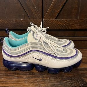 Mens air max sneakers, size 11, excellent worn condition.